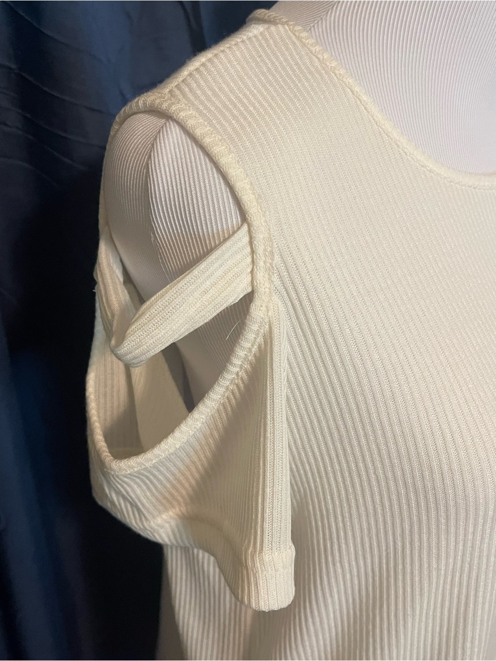 Cream Ribbed Cold-Shoulder Short Sleeve Blouse - Picture 2 of 3